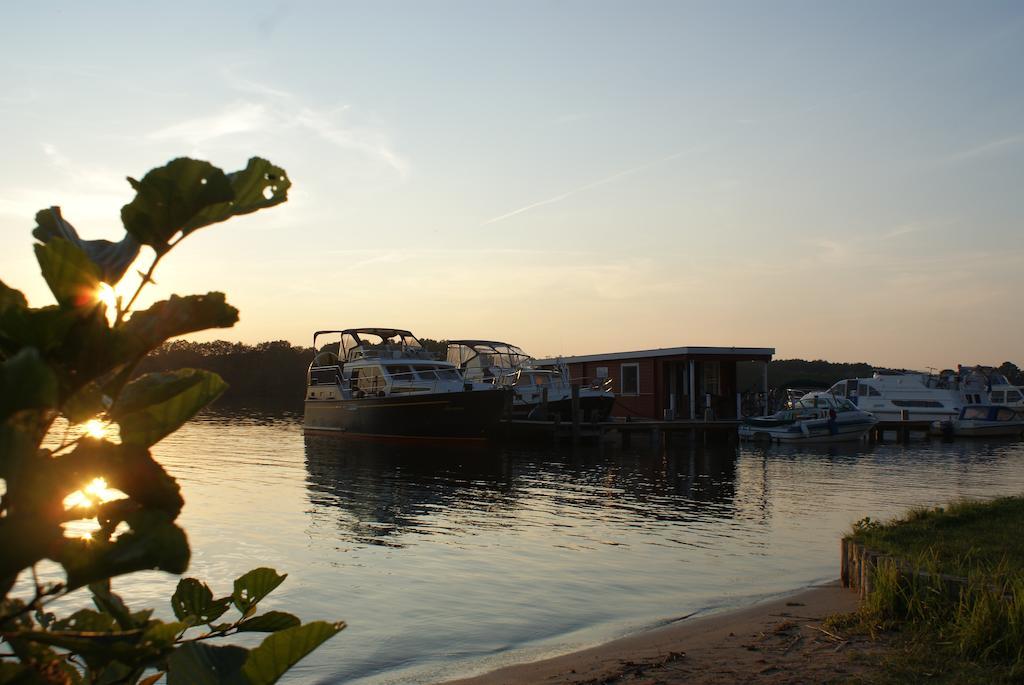 Strandhotel Mirow Bagian luar foto